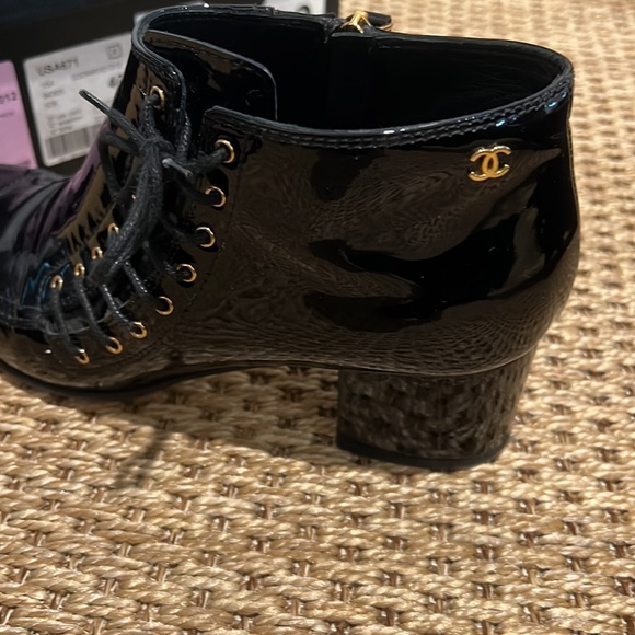 Chanel Patent Leather lace up black booties with a side zip with 2 inch heel - Picture 4 of 12